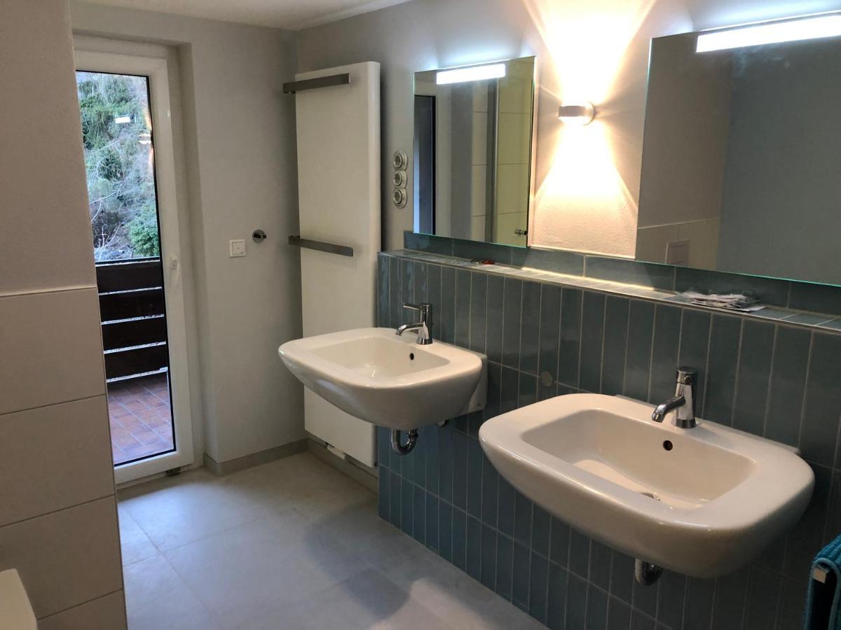 Blaues Zimmer Mit Grossem Balkon, Bad Ist Ein Traum, 50 Schritte Zum Radweg Am Main,Ideal For Short Stay Mainstockheim Bagian luar foto