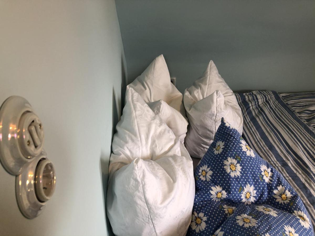 Blaues Zimmer Mit Grossem Balkon, Bad Ist Ein Traum, 50 Schritte Zum Radweg Am Main,Ideal For Short Stay Mainstockheim Bagian luar foto