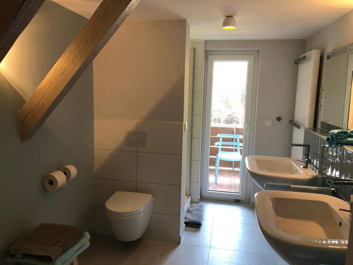 Blaues Zimmer Mit Grossem Balkon, Bad Ist Ein Traum, 50 Schritte Zum Radweg Am Main,Ideal For Short Stay Mainstockheim Bagian luar foto