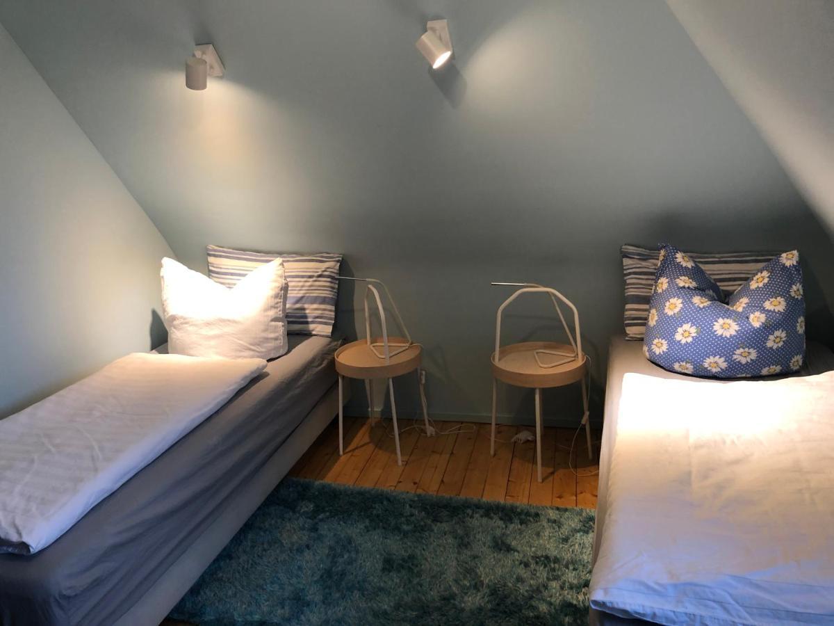 Blaues Zimmer Mit Grossem Balkon, Bad Ist Ein Traum, 50 Schritte Zum Radweg Am Main,Ideal For Short Stay Mainstockheim Bagian luar foto
