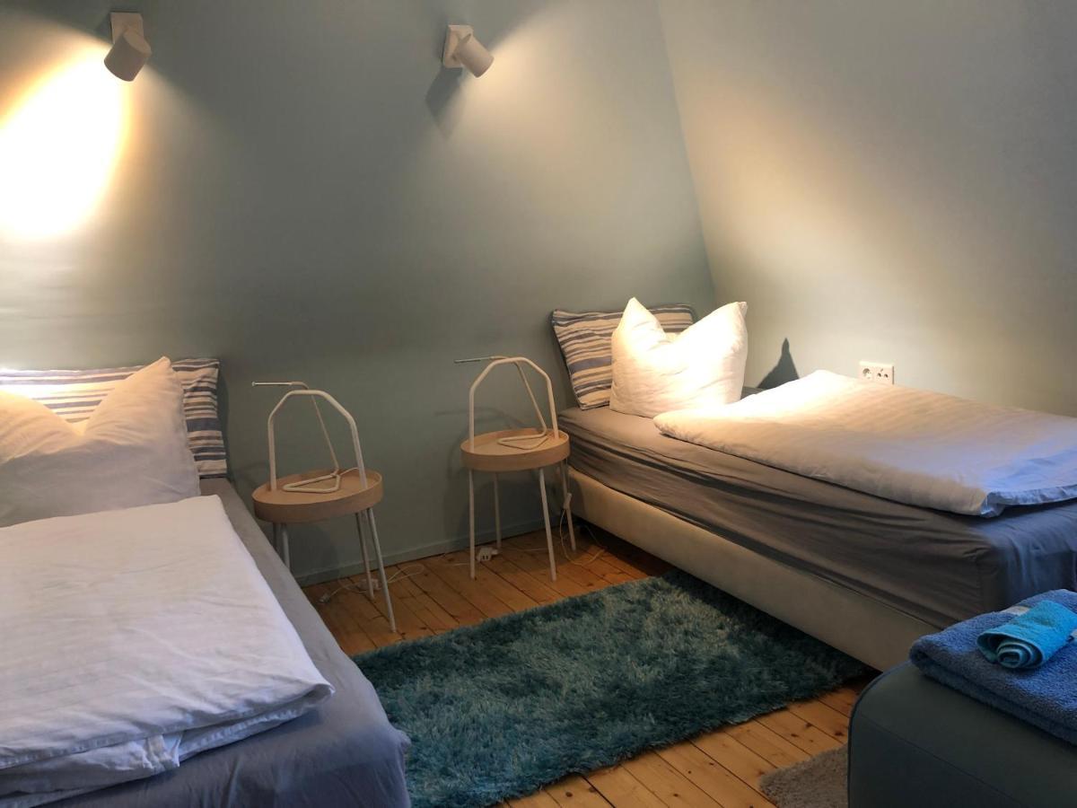 Blaues Zimmer Mit Grossem Balkon, Bad Ist Ein Traum, 50 Schritte Zum Radweg Am Main,Ideal For Short Stay Mainstockheim Bagian luar foto