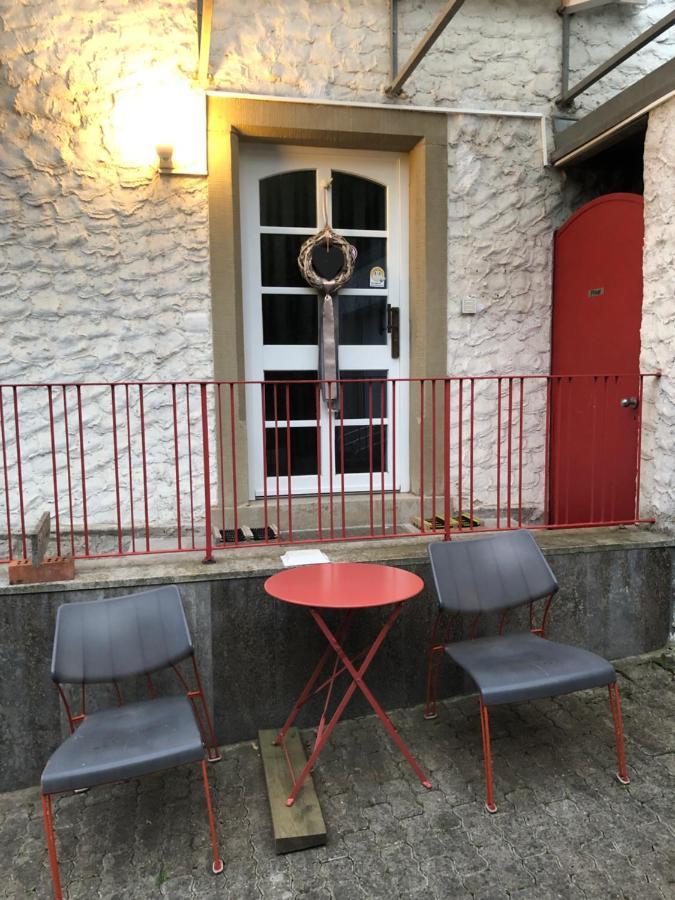 Blaues Zimmer Mit Grossem Balkon, Bad Ist Ein Traum, 50 Schritte Zum Radweg Am Main,Ideal For Short Stay Mainstockheim Bagian luar foto