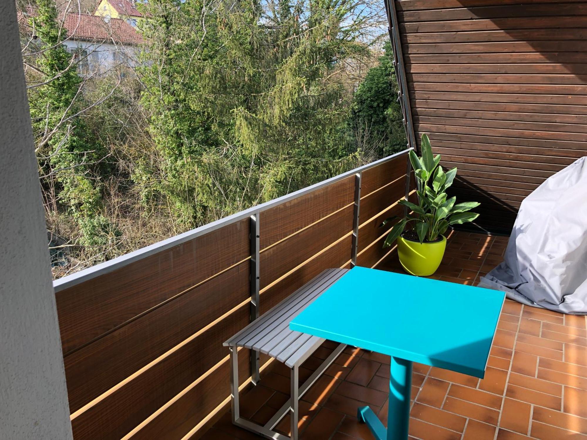 Blaues Zimmer Mit Grossem Balkon, Bad Ist Ein Traum, 50 Schritte Zum Radweg Am Main,Ideal For Short Stay Mainstockheim Bagian luar foto