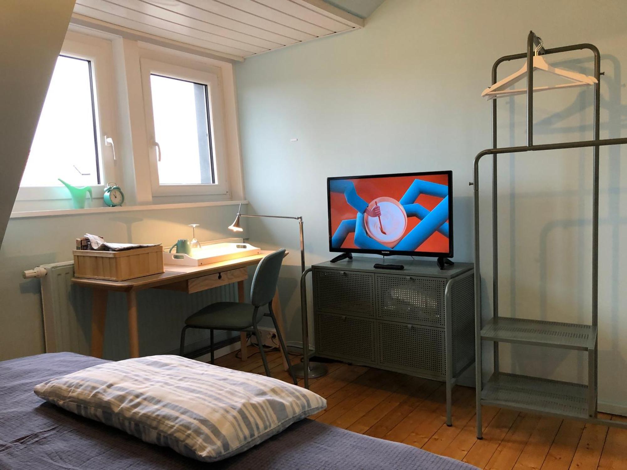 Blaues Zimmer Mit Grossem Balkon, Bad Ist Ein Traum, 50 Schritte Zum Radweg Am Main,Ideal For Short Stay Mainstockheim Bagian luar foto
