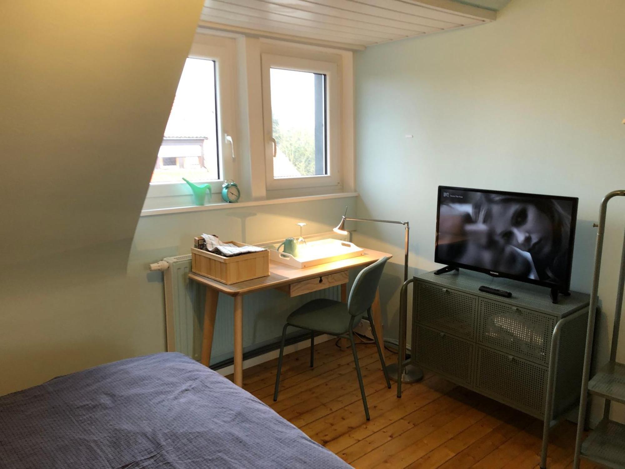 Blaues Zimmer Mit Grossem Balkon, Bad Ist Ein Traum, 50 Schritte Zum Radweg Am Main,Ideal For Short Stay Mainstockheim Bagian luar foto